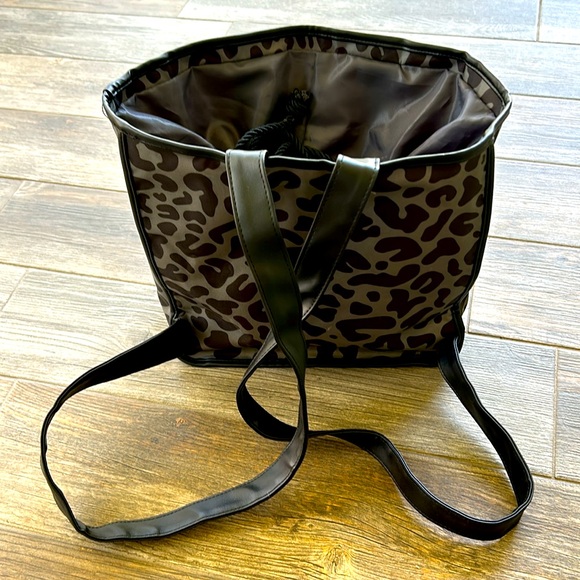 Tanger outlet back pack - Picture 6 of 8